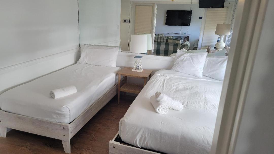 2 Bedroom 2 Bath Beachfront Condo On Miami Beach Millionaire Row Eksteriør bilde