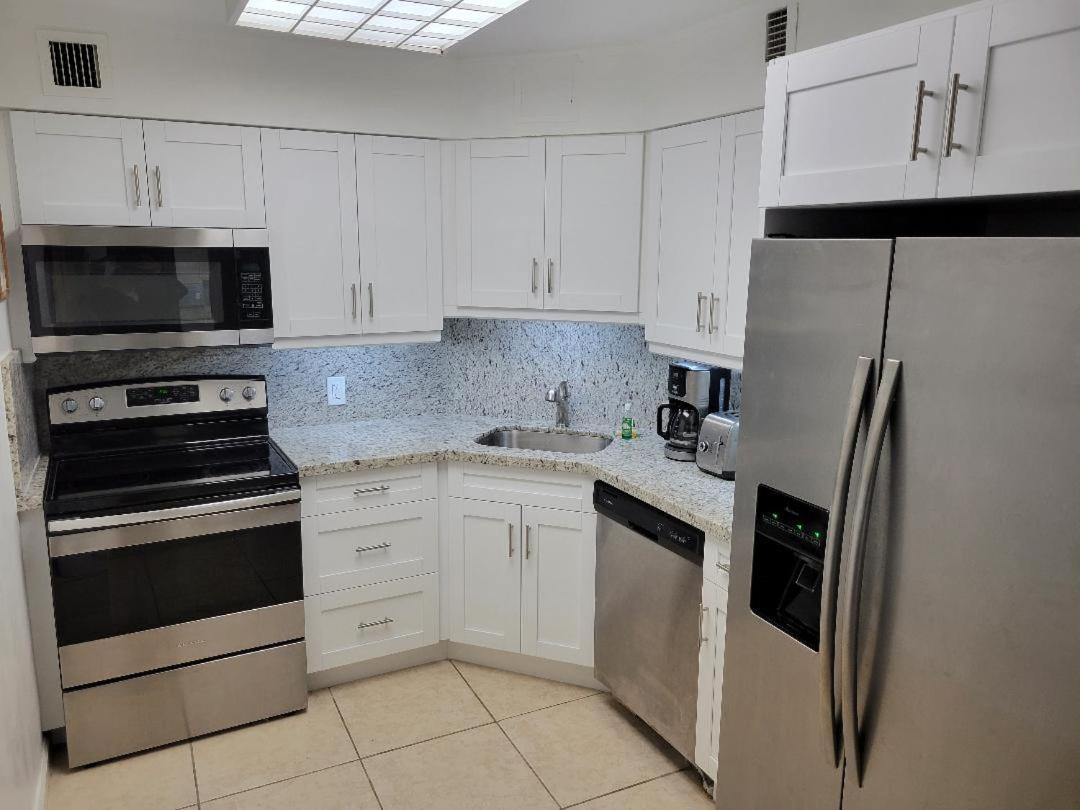 2 Bedroom 2 Bath Beachfront Condo On Miami Beach Millionaire Row Eksteriør bilde