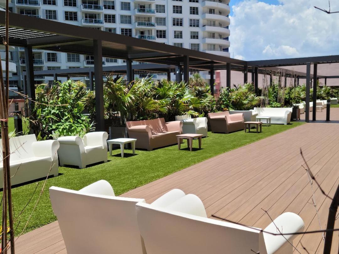 2 Bedroom 2 Bath Beachfront Condo On Miami Beach Millionaire Row Eksteriør bilde