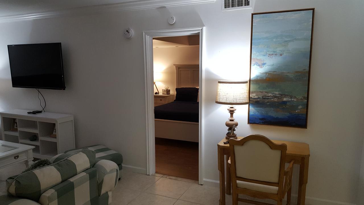 2 Bedroom 2 Bath Beachfront Condo On Miami Beach Millionaire Row Eksteriør bilde