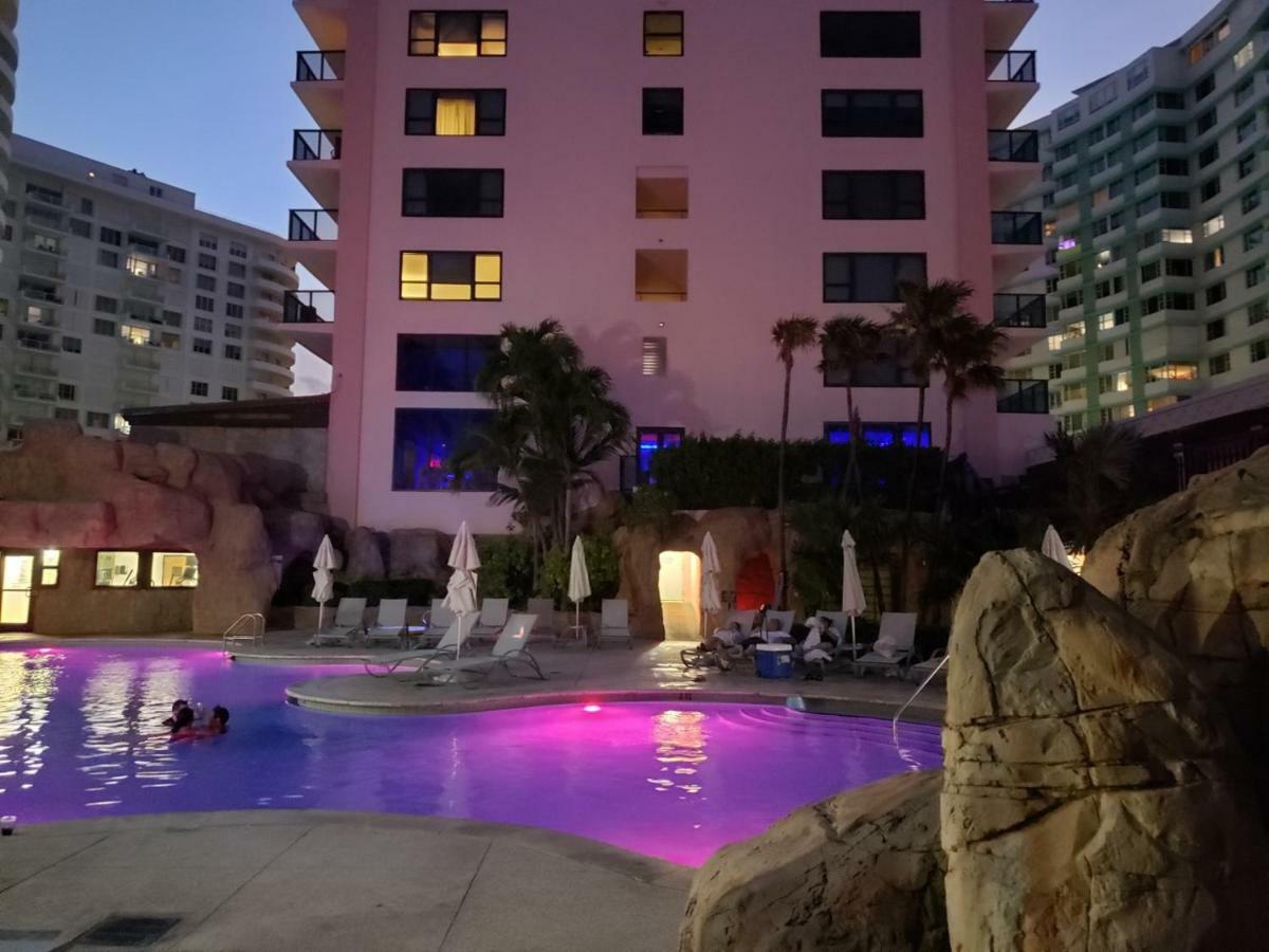 2 Bedroom 2 Bath Beachfront Condo On Miami Beach Millionaire Row Eksteriør bilde