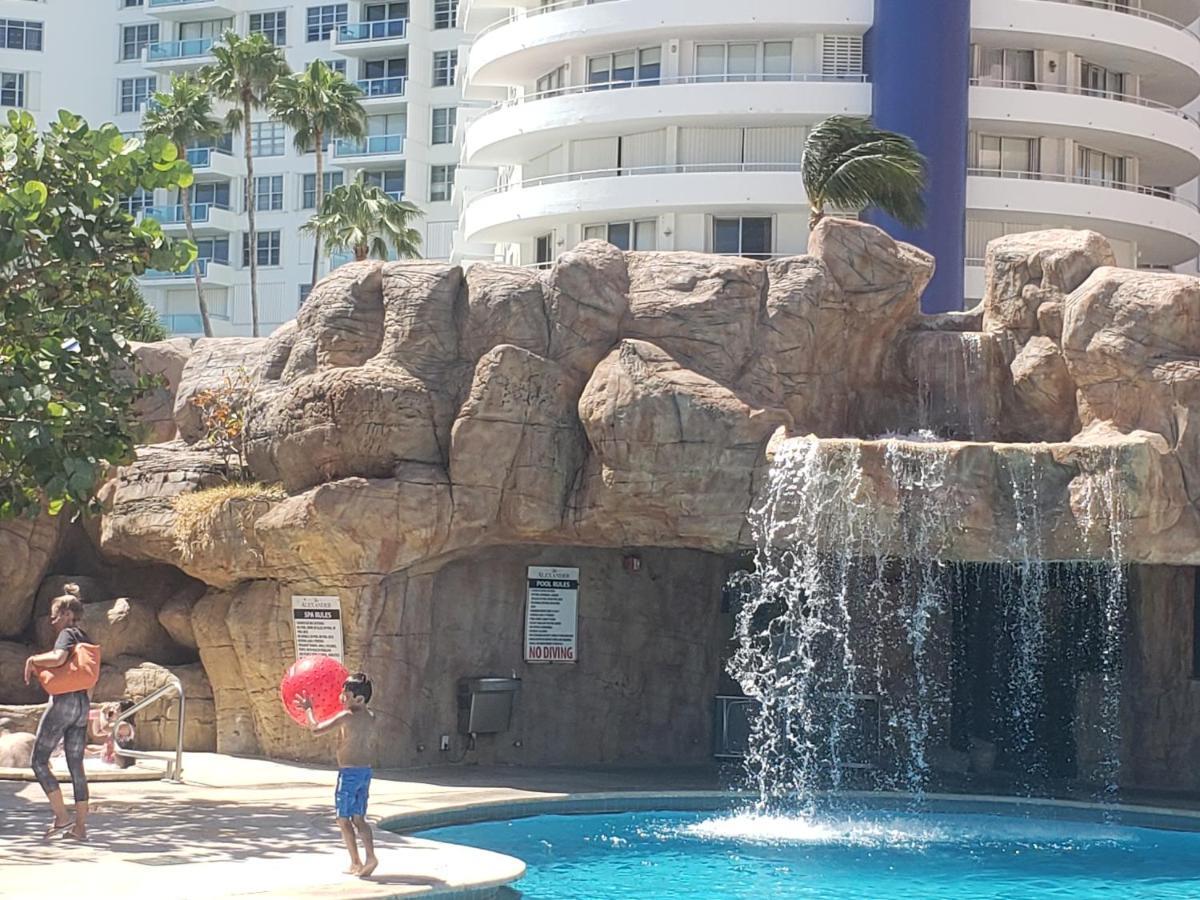 2 Bedroom 2 Bath Beachfront Condo On Miami Beach Millionaire Row Eksteriør bilde